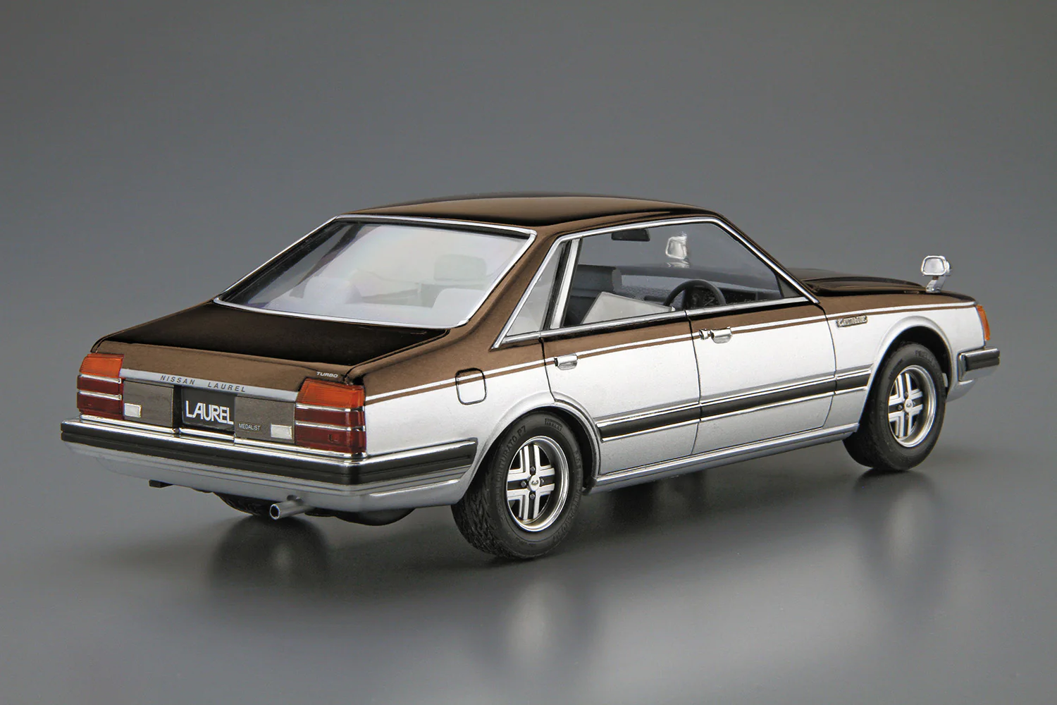 Aoshima - 1982 Nissan Laurel C31 1/24 [MC138] - Image 3