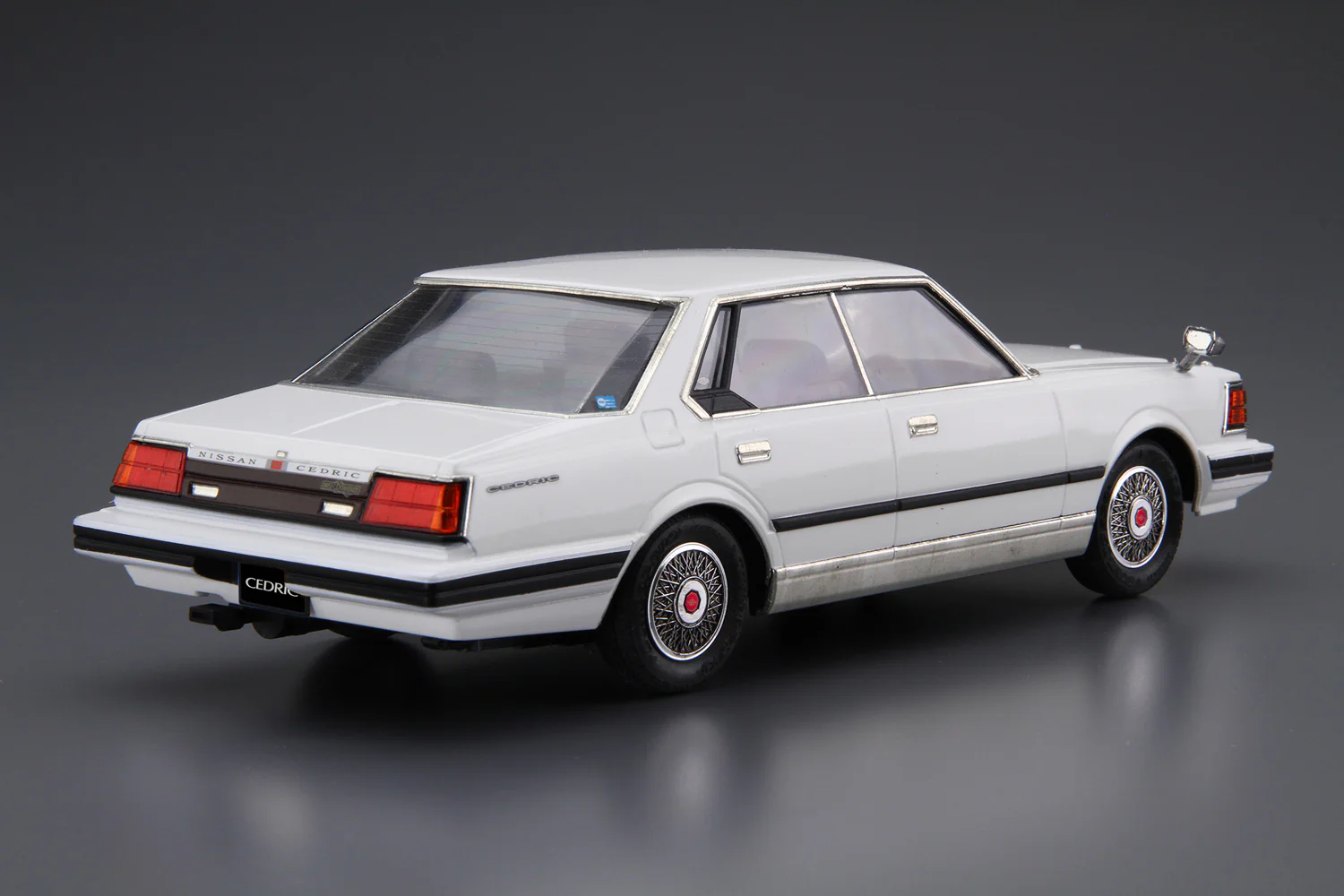 Aoshima - 1982 Nissan P430 Cedric/Gloria 4HT 280E Brougham 1/24 [MC57] - Image 3