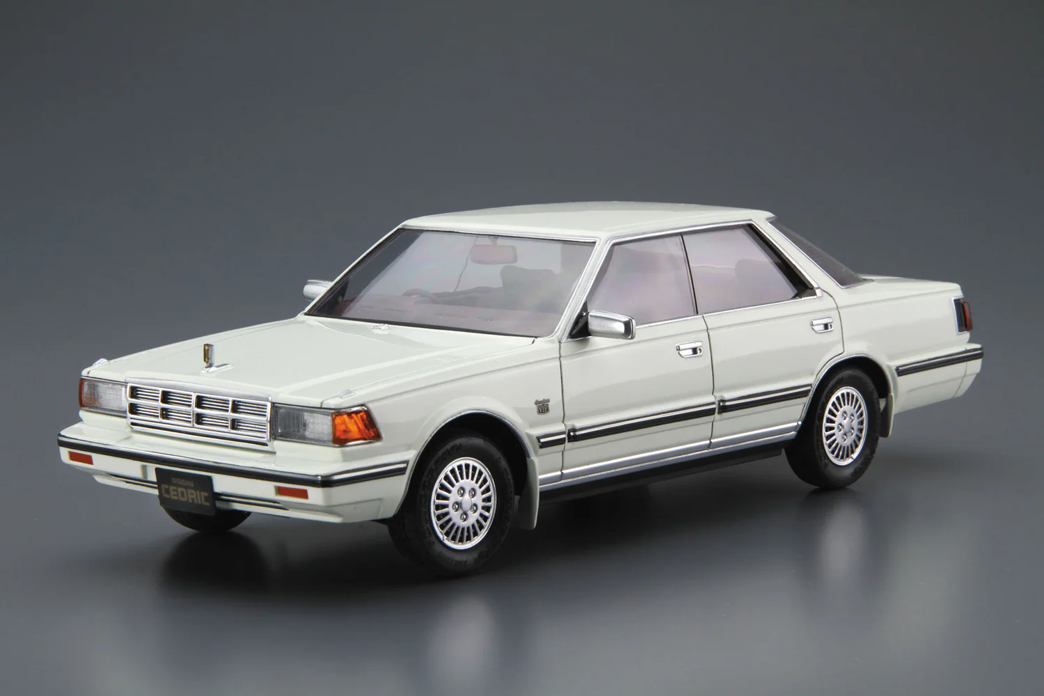 Aoshima - 1983 Nissan Y30 Cedric/Gloria 4HT V30E Brougham VIP 1/24 [MC58] - Image 2
