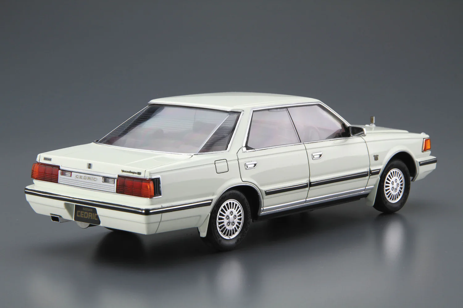 Aoshima - 1983 Nissan Y30 Cedric/Gloria 4HT V30E Brougham VIP 1/24 [MC58] - Image 3