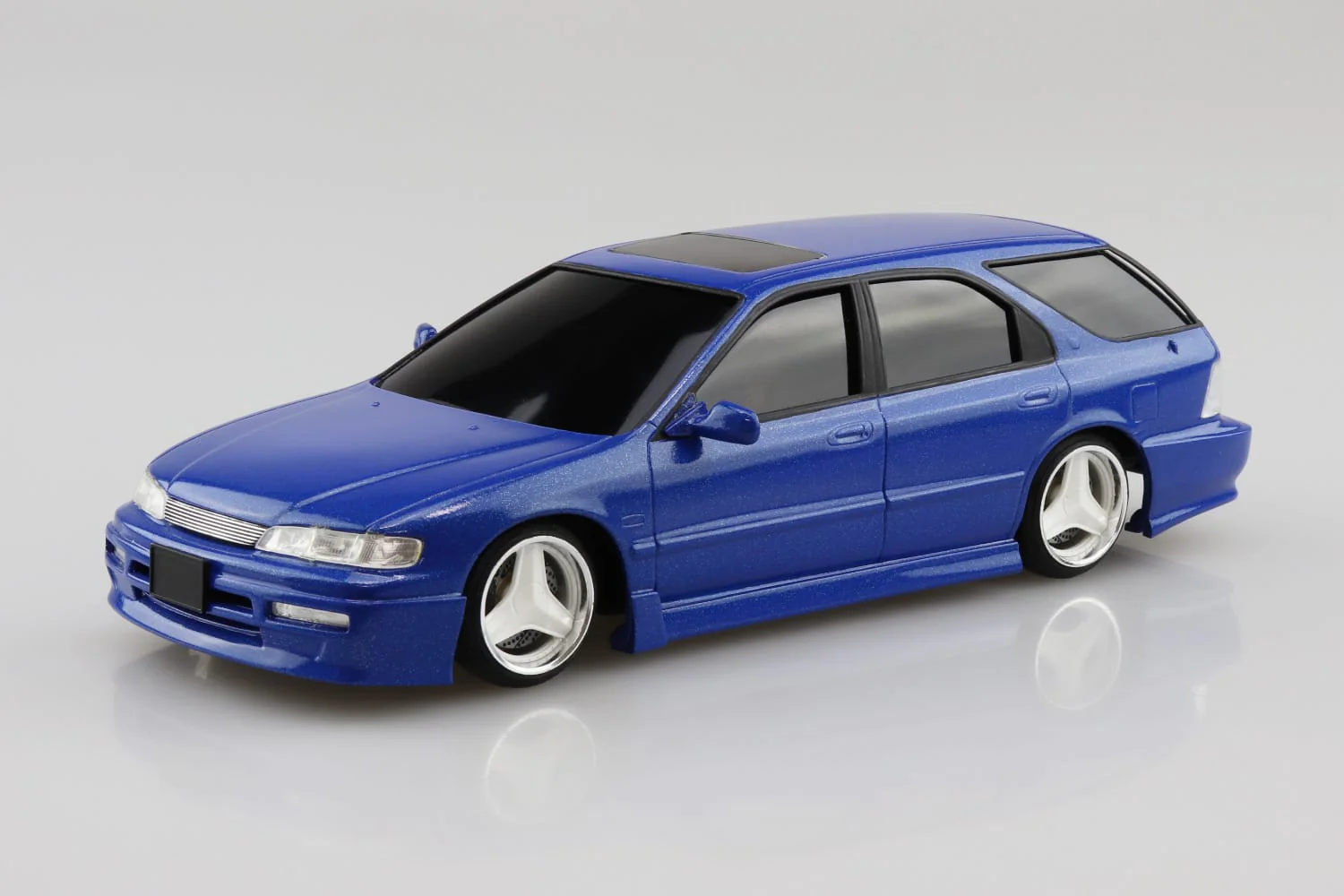 Aoshima - 1996 Honda CF2 Accord Wagon Smoothing Style 1/24 [TC94] - Image 2