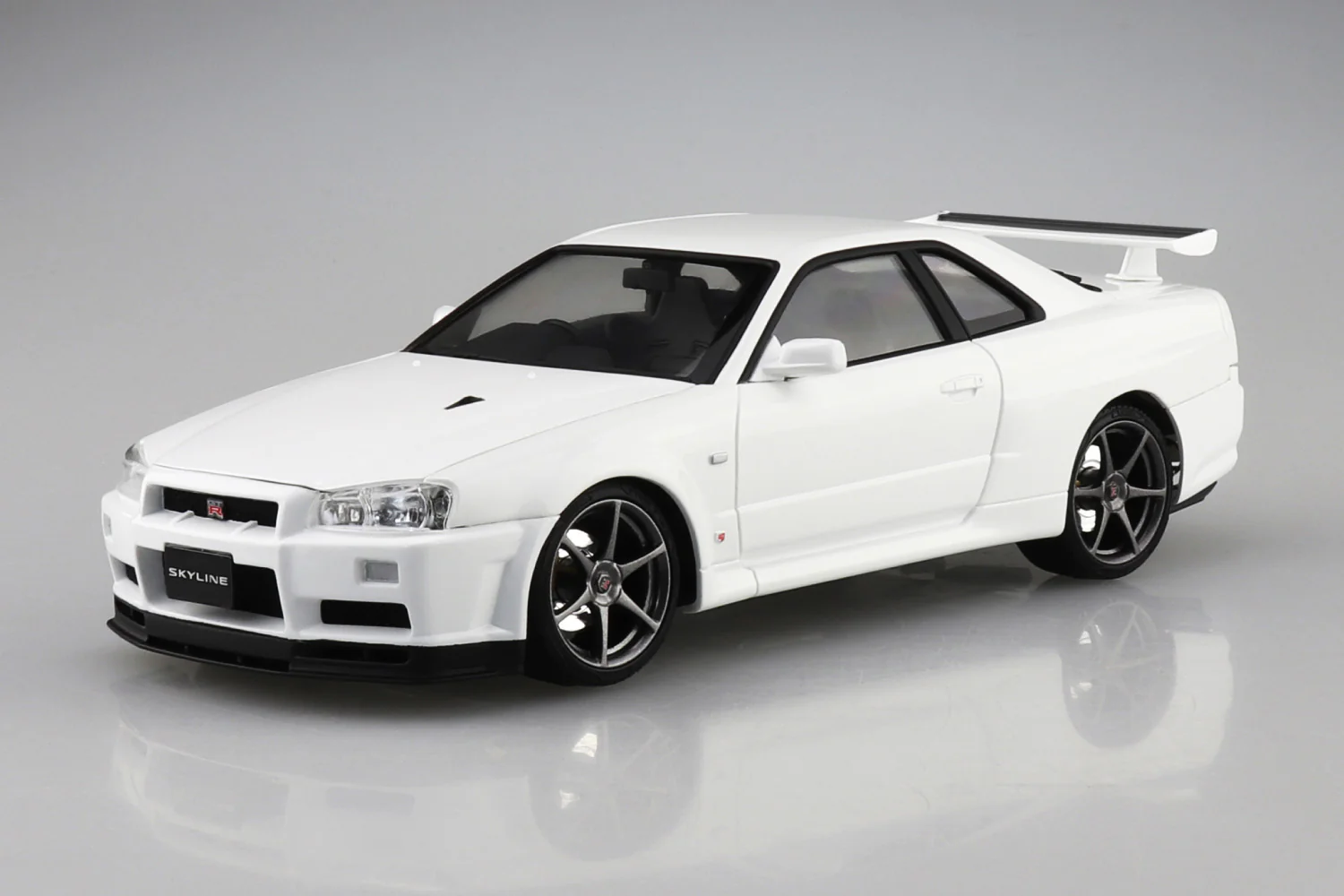 Aoshima - 2000 Nissan BNR34 Skyline GT-R V-Spec II White (Pre-Painted) 1/24 - Image 2