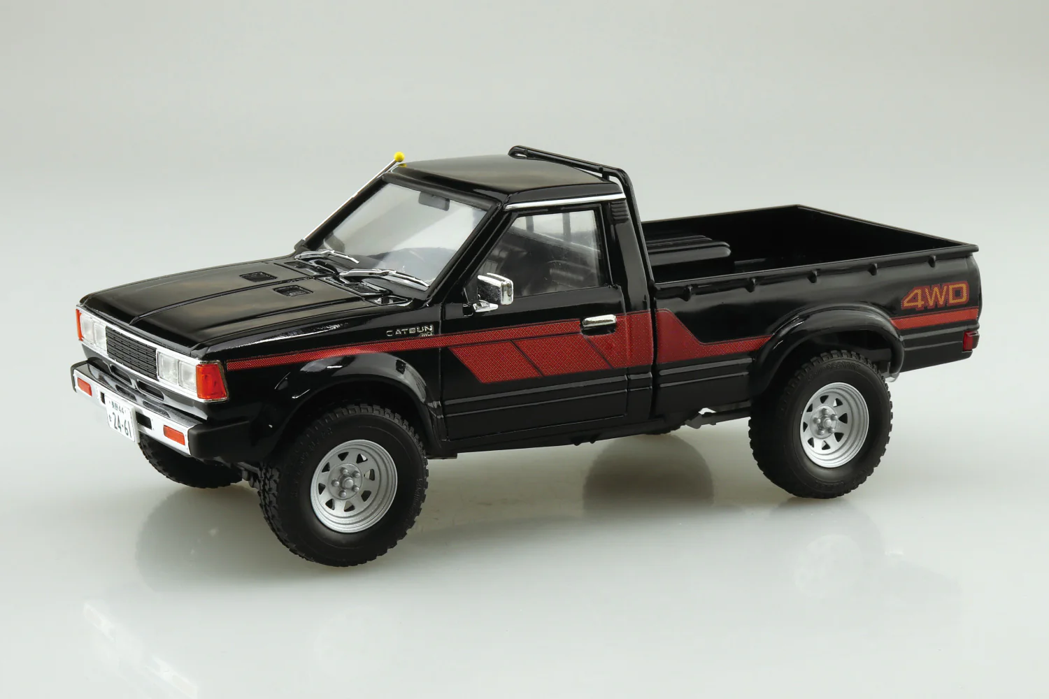 Aoshima - '82 720 Datsun Truck Lift Up Custom 1/24 - Image 2