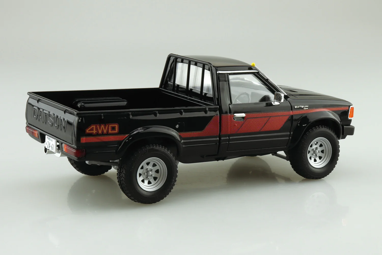 Aoshima - '82 720 Datsun Truck Lift Up Custom 1/24 - Image 3