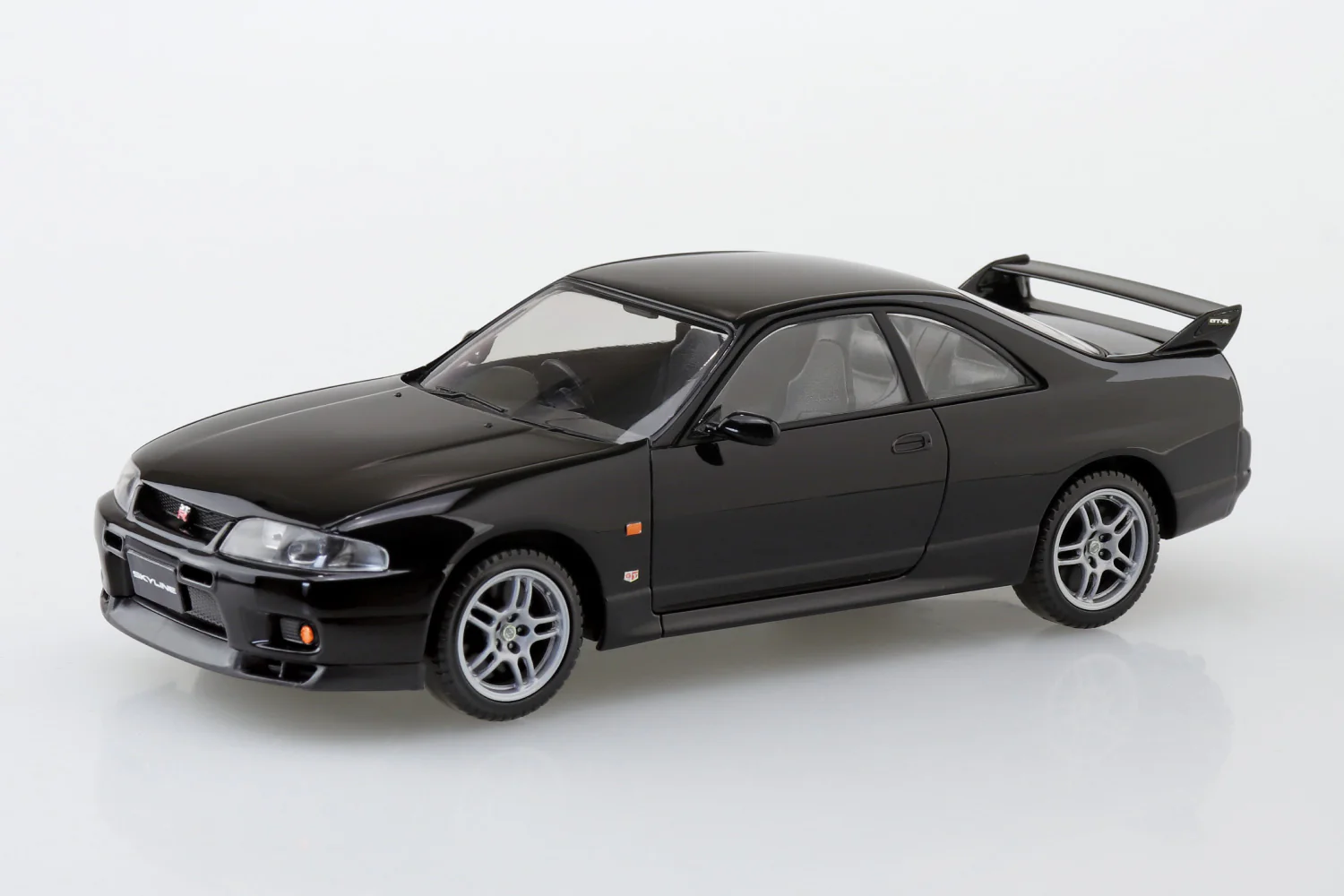Aoshima - Snap-Kit - Nissan R33 Skyline GT-R (Black) 1/32 [200377] - Image 2