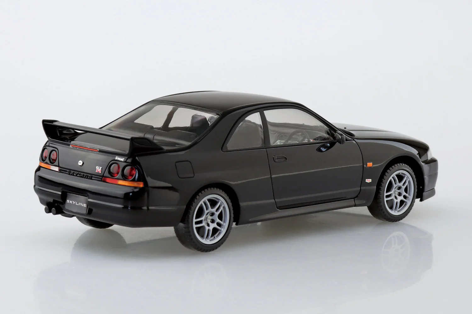 Aoshima - Snap-Kit - Nissan R33 Skyline GT-R (Black) 1/32 [200377] - Image 3