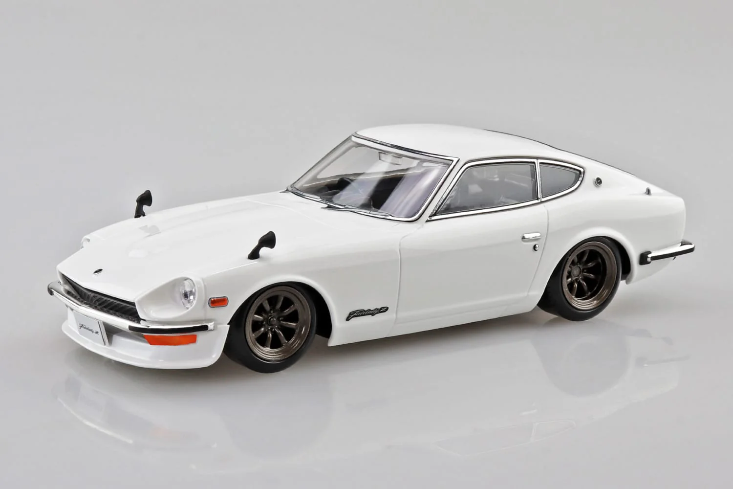 Aoshima - Snap-Kit - Nissan S30 Fairlady Z Custom (White) 1/32 [200018] - Image 2