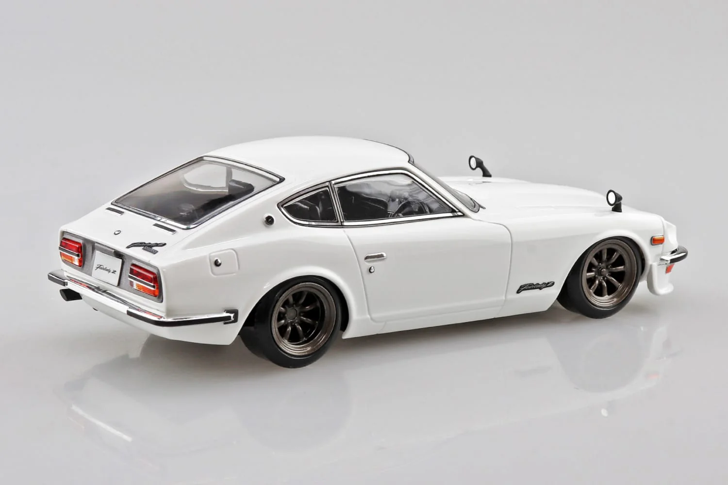 Aoshima - Snap-Kit - Nissan S30 Fairlady Z Custom (White) 1/32 [200018] - Image 3