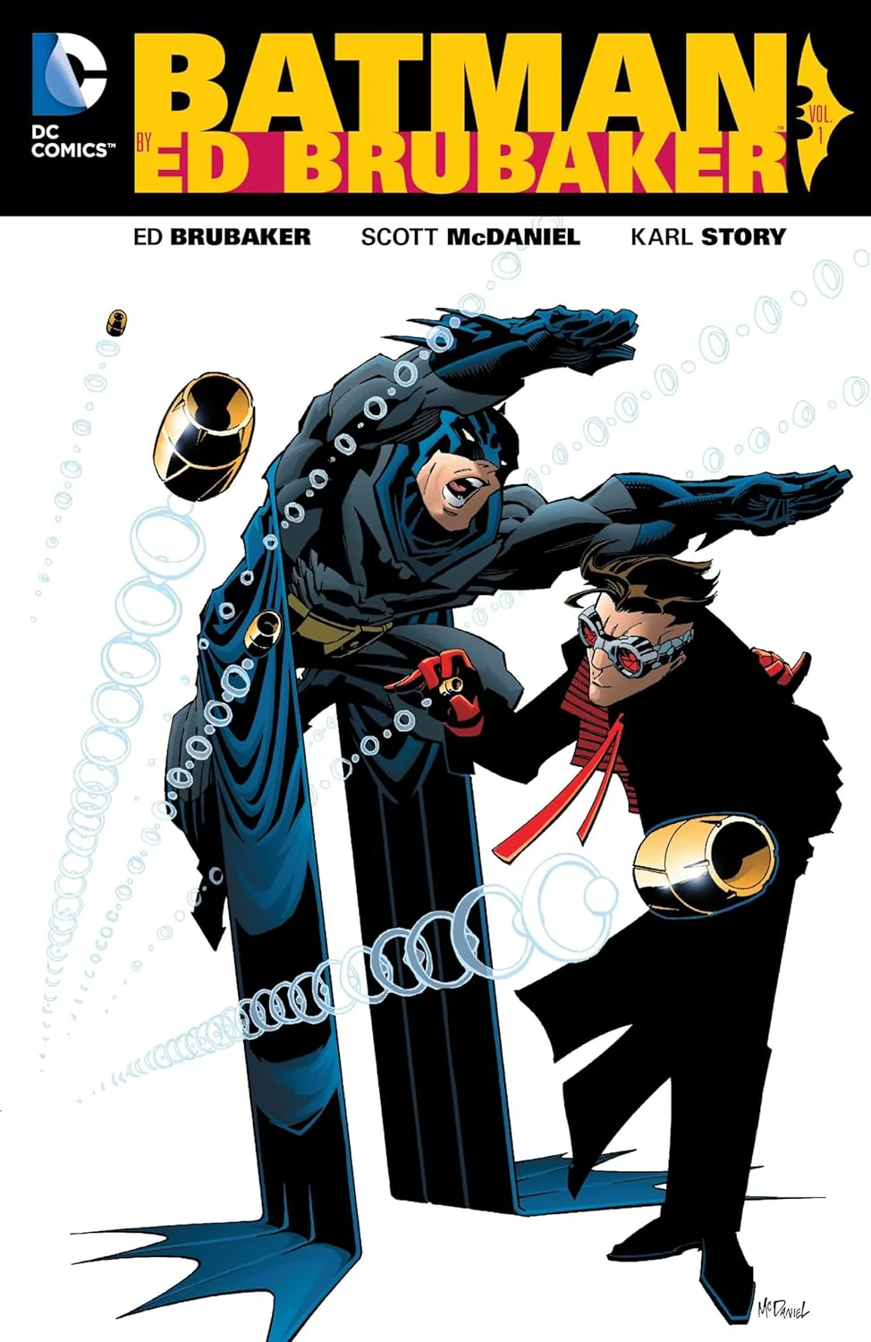 Batman by Ed Brubaker Vol. 01