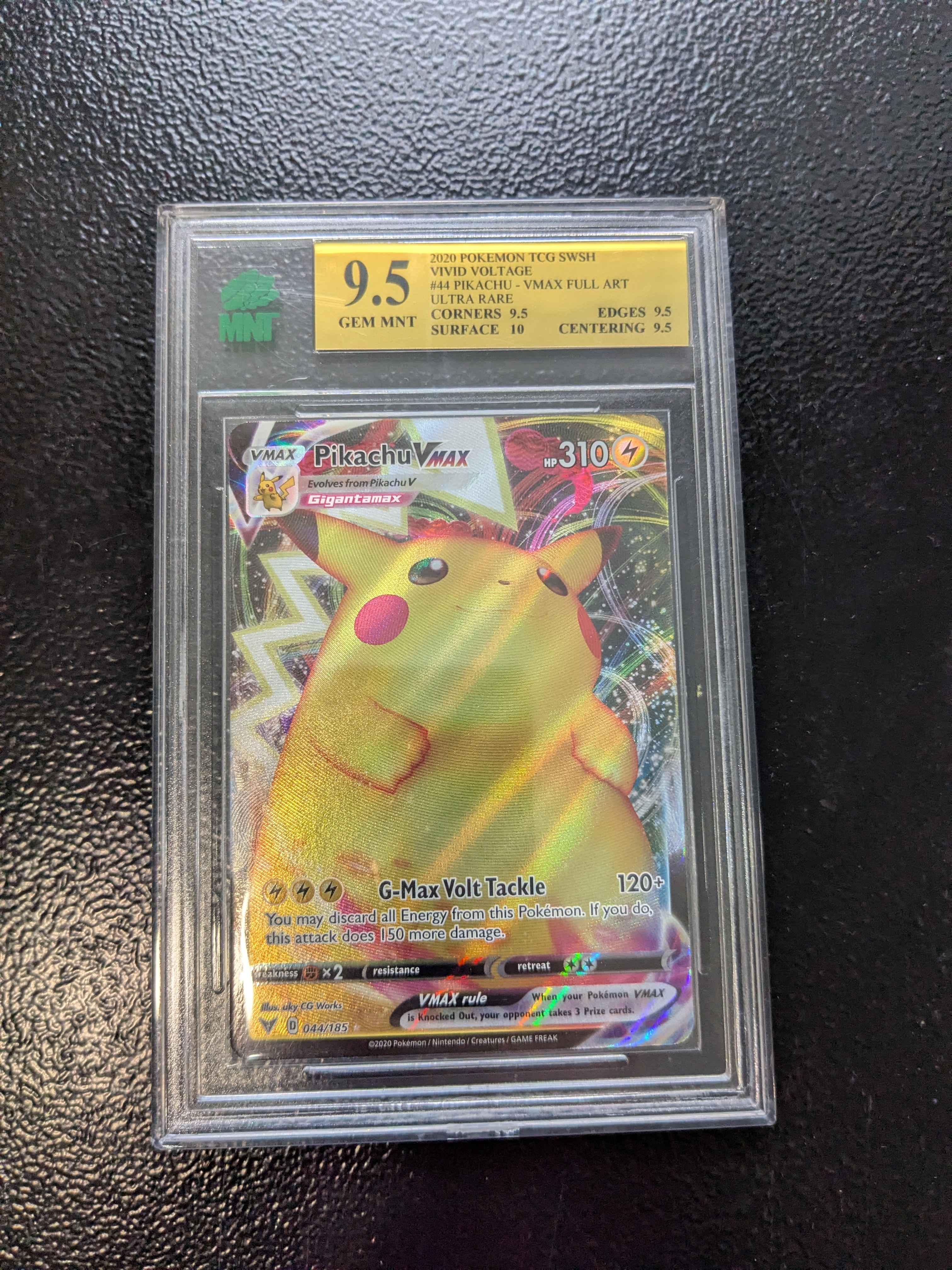 Pikachu VMAX - Vivid Voltage - Full Art - MNT 9.5